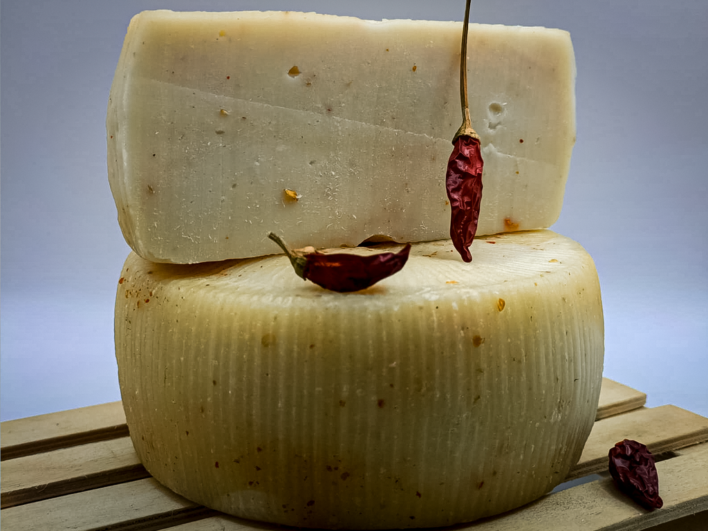 QUESO SEMICURADO CON PIMENTÓN